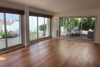 Apartamento T3 Duplex para arrendamento sem móveis no Alto de Santa Catarina, Algés