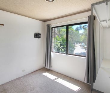 SUNNY TWO BEDROOM HOME IN CONVENIENT LOCATION - Photo 3