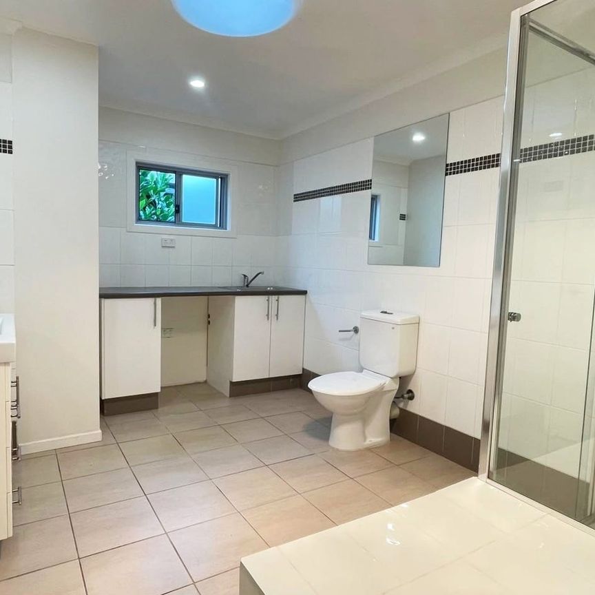 ROOM FOR RENT - Photo 1