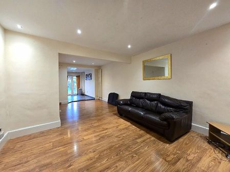 3 Bed Semi-detached house For Rent - Photo 5