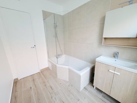 Location Appartement 5 pièces 127m² - Photo 2