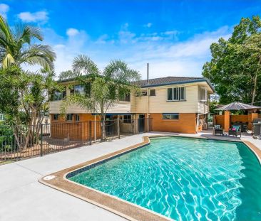Spacious 3-Bedroom Family Home with Pool & Entertaining Areas - Photo 1