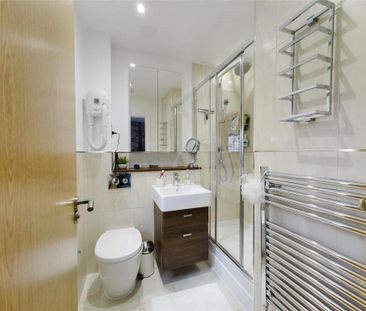 4 bedroom semi-detached house to rent - Photo 5