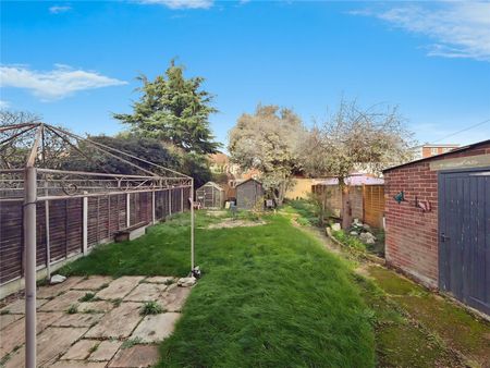 Bishops Way, Egham, Surrey, TW20 8EJ - Photo 2