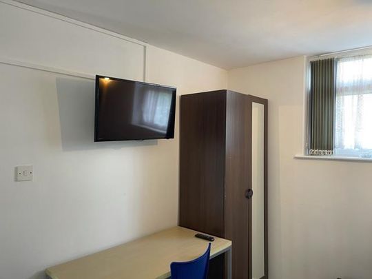 5 bedroom semi-detached house to rent - Photo 1