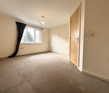 2 Bedroom Flat - First Floor To Let - Photo 3