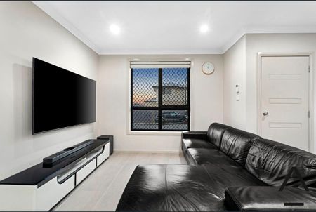 33 Sheila Street, Grantham Farm NSW 2765 - House For Rent | Domain - Photo 3