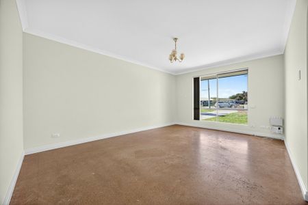 Charming Home in Prime Central Mandurah - Photo 5