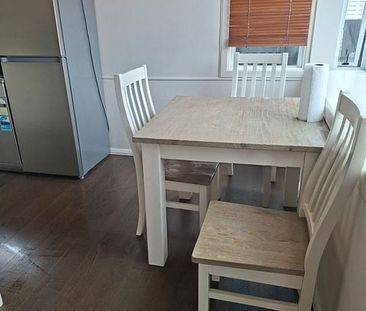 Dog friendly, Central, fully fenced, 3 bedrooms - Photo 2