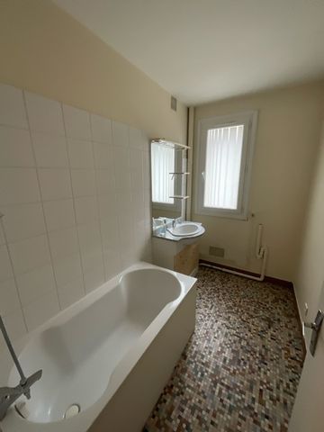 A LOUER - Centre Historique - T2 de 43.70m² avec garage et cave - Photo 4