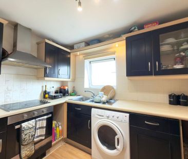 1 bedroom in a house share to rent - Photo 5