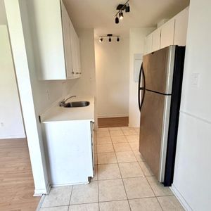 Beau 3.5 Semi-rénové à Sainte-Foy - Photo 2