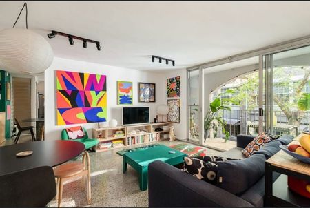 Vibrant One-Bedroom Retreat in the Heart of Surry Hills - Photo 5