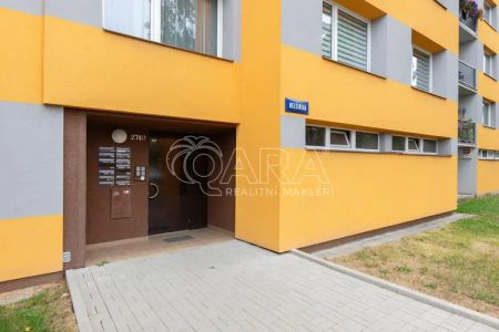 Pronájem prostorného bytu 3+1 s lodžií, 68 m and sup2; Helsinská, Tábor - Fotografie 3