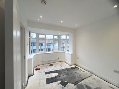 6 bedroom semi-detached house to rent - Photo 2