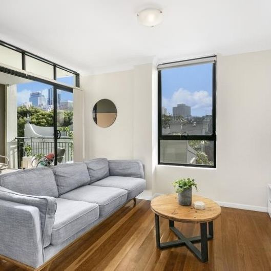 Beautiful 1 Bedroom Apartment in the Heart of Surry Hills - Photo 1