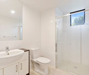 Perfect blend of modern living and natural beauty - Photo 2