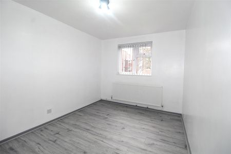3 Bedroom Apartment - Purpose Built To Let - Photo 3