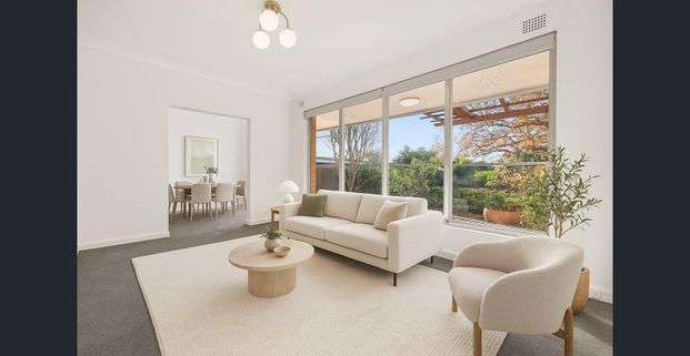 Classic family home in private setting - Photo 1