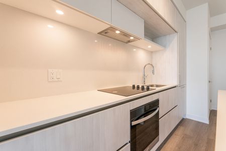 For Lease - 6 David Eyer Road Unit# 613, Richmond Hill, Ontario - Photo 2