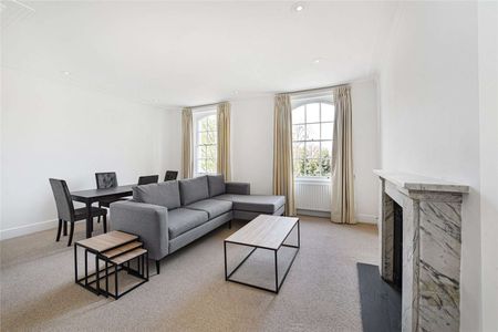 This is a charming second floor three bedroom property on the desirable garden square of Onslow Square in South Kensington. - Photo 3