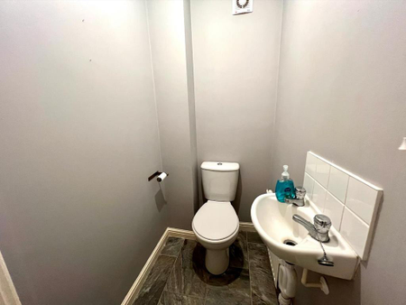 3 bedroom semi-detached house to rent - Photo 3