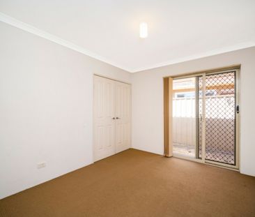 Front of the complex family home! - Photo 5