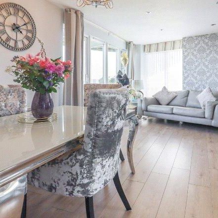 3 bedroom flat to rent - Photo 1