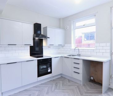 Newly Refurbished 3-Bedroom End Terrace in Popular Royston Location - Photo 5