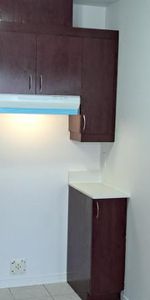 Grand 3 1/2 RENOVER, Saint-Eustache avec clientèle établi de 55+ ans - Photo 4