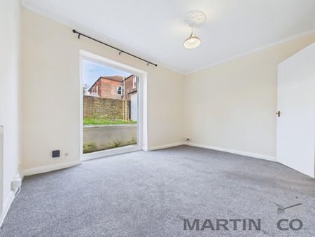 1 bedroom ground floor flat to rent - Photo 4