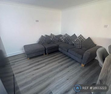 1 bedroom in a house share to rent - Photo 3