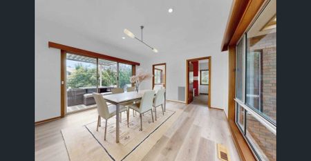 STYLISH FAMILY HOME - Photo 3