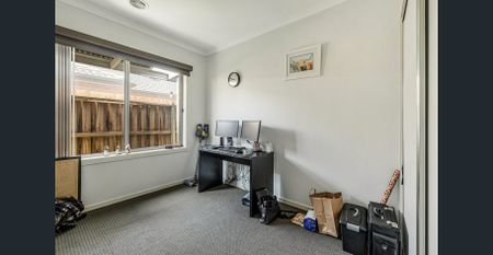 4 BEDROOM FAMILY HOME! - Photo 2