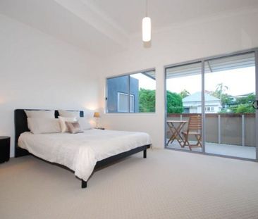 Executive Townhouse in ideal location - Photo 5