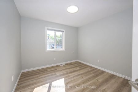 Property For Lease | X9255041 - Photo 5