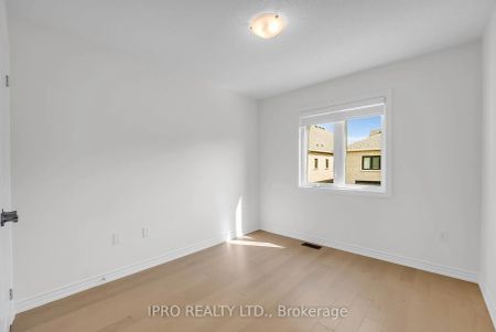 Condo Townhouse For Lease | W9253904 - Photo 3