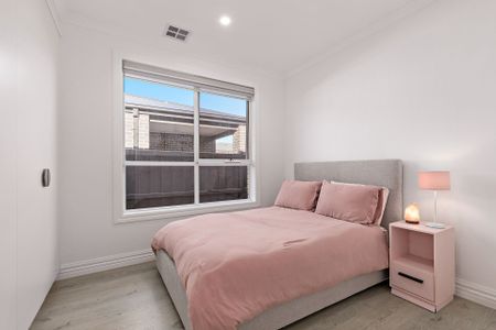 ELEGANT FAMILY HOME - Photo 4