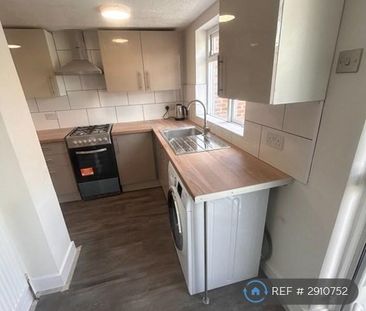 3 bedroom terraced house to rent - Photo 3