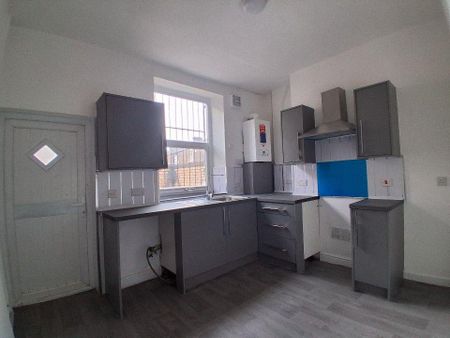 2 bedroom terraced house to rent - Photo 4