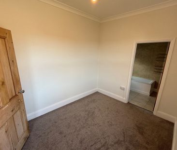 St. Pauls Avenue, BARRY - Photo 3