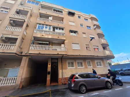 Ref.7456 2 bedroom apartment with garage in the center of Torrevieja - Photo 2