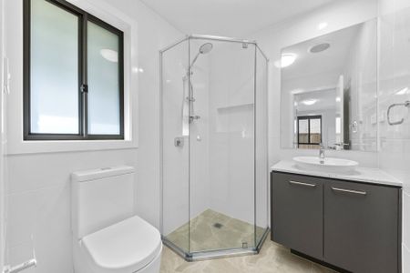 Contemporary and Private ** Available 29/12/25 ** - Photo 3