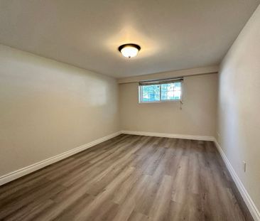 For Lease - 2406 Ventura Drive, Oakville, Ontario - Photo 2