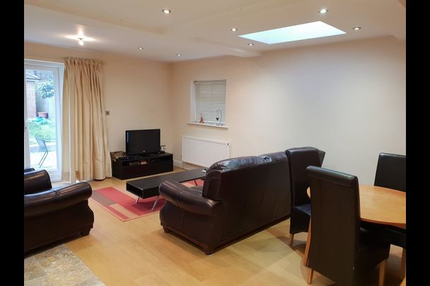 2 Bed Flat, Criclewood Lane, NW2 - Photo 1