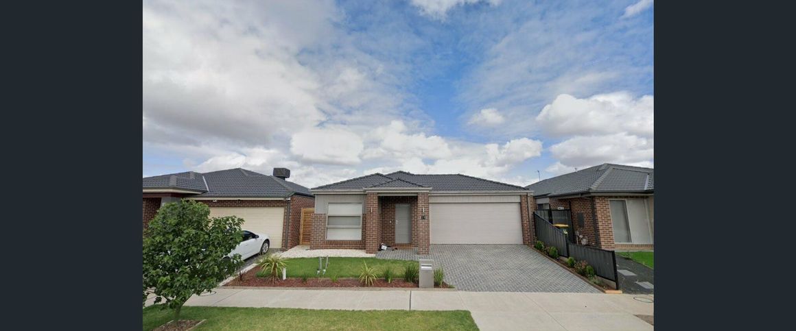 Stylish & Spacious Family Home in Craigieburn! - Photo 1