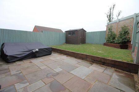 3 bedroom end of terrace house to rent - Photo 4