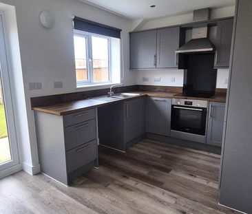 2 bedroom terraced house to rent - Photo 2