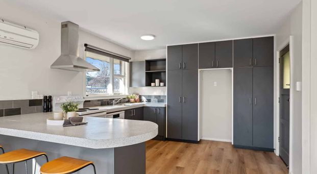 Super convenient position - Photo 1