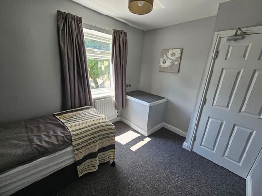 Room 5, 85 Doncaster Road - Photo 1